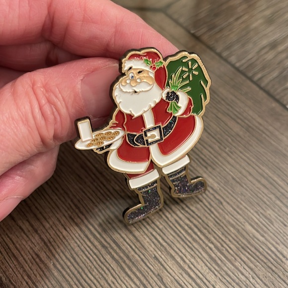 HOGEYE Santa Clause Pin with Wiggling Legs Festive Christmas Brooch Holiday Pin - Picture 6 of 15